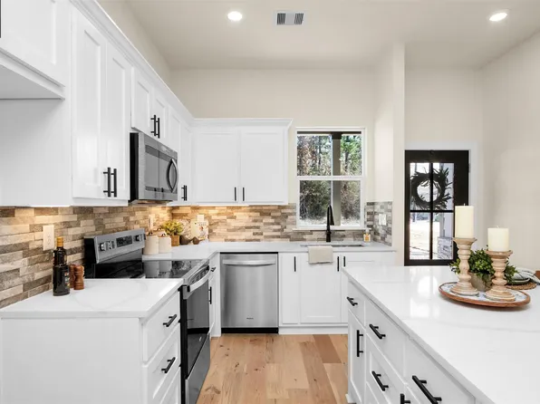 10 Canary Dr, Pointblank, TX 77364