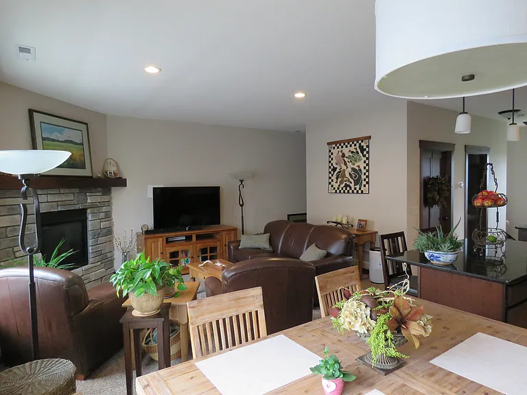 2435 Foxglove Cir — Photo 5