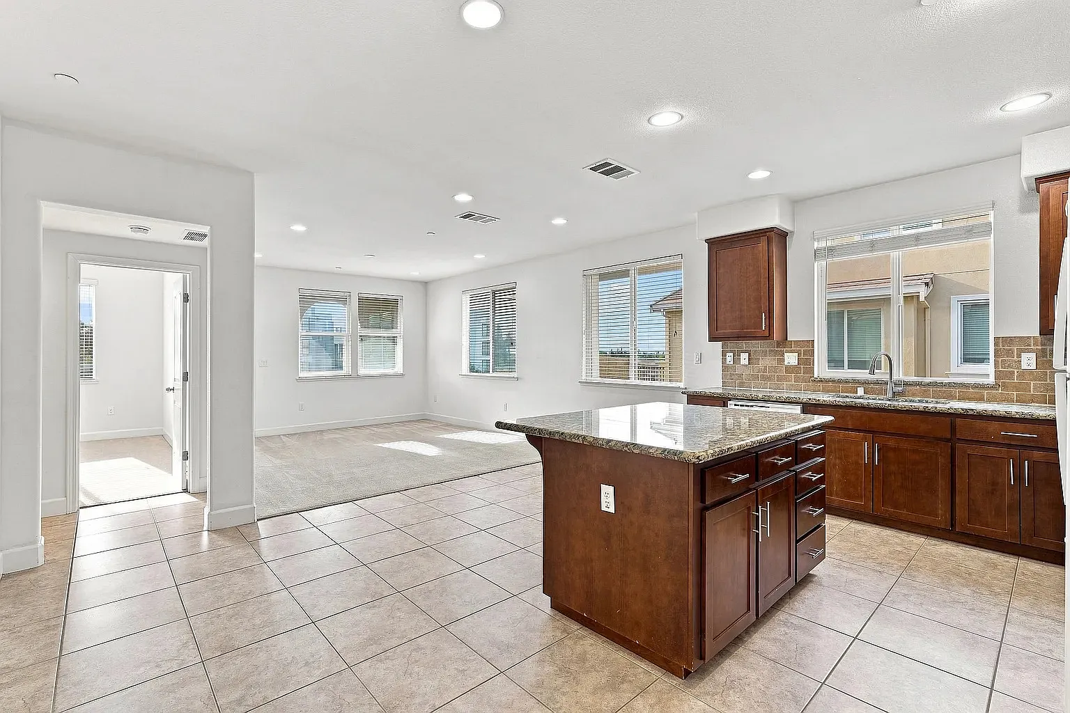 3 bed, 1512 sqft, $4,300 — Photo 1