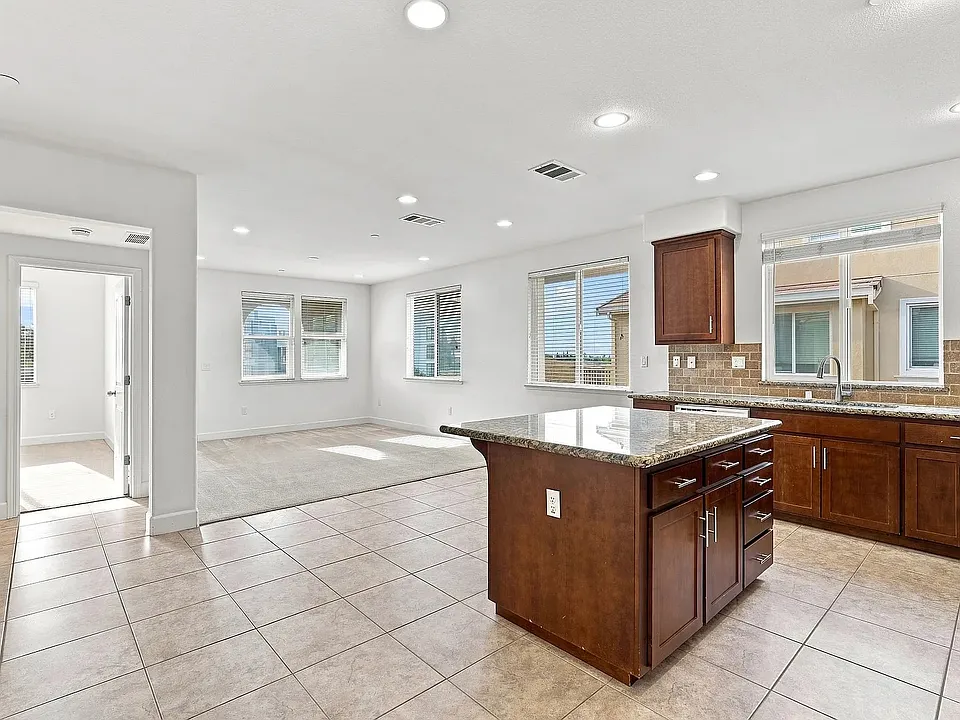 1645 Lee Way