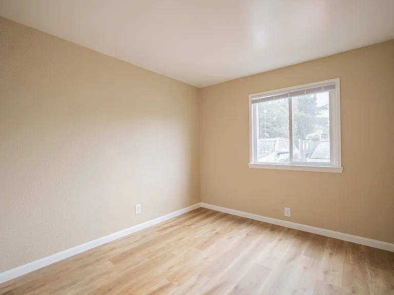 Oakridge Apartments — Photo 5
