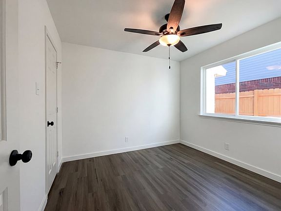 5th image of 2215 Woodland Oaks Dr