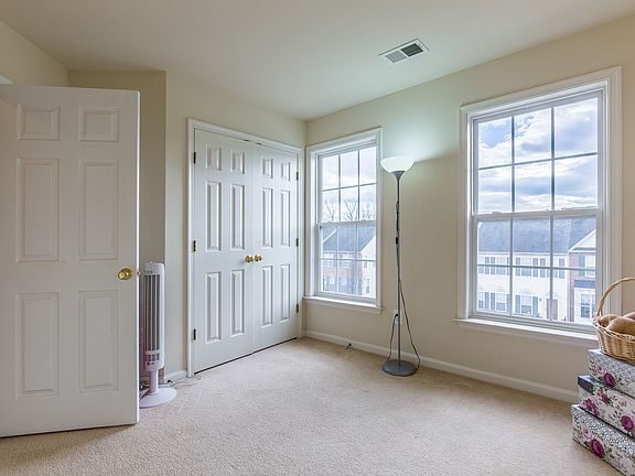3rd image of 2162 Armitage Ct