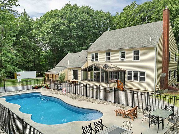 3rd image of 11 Longview Drive
