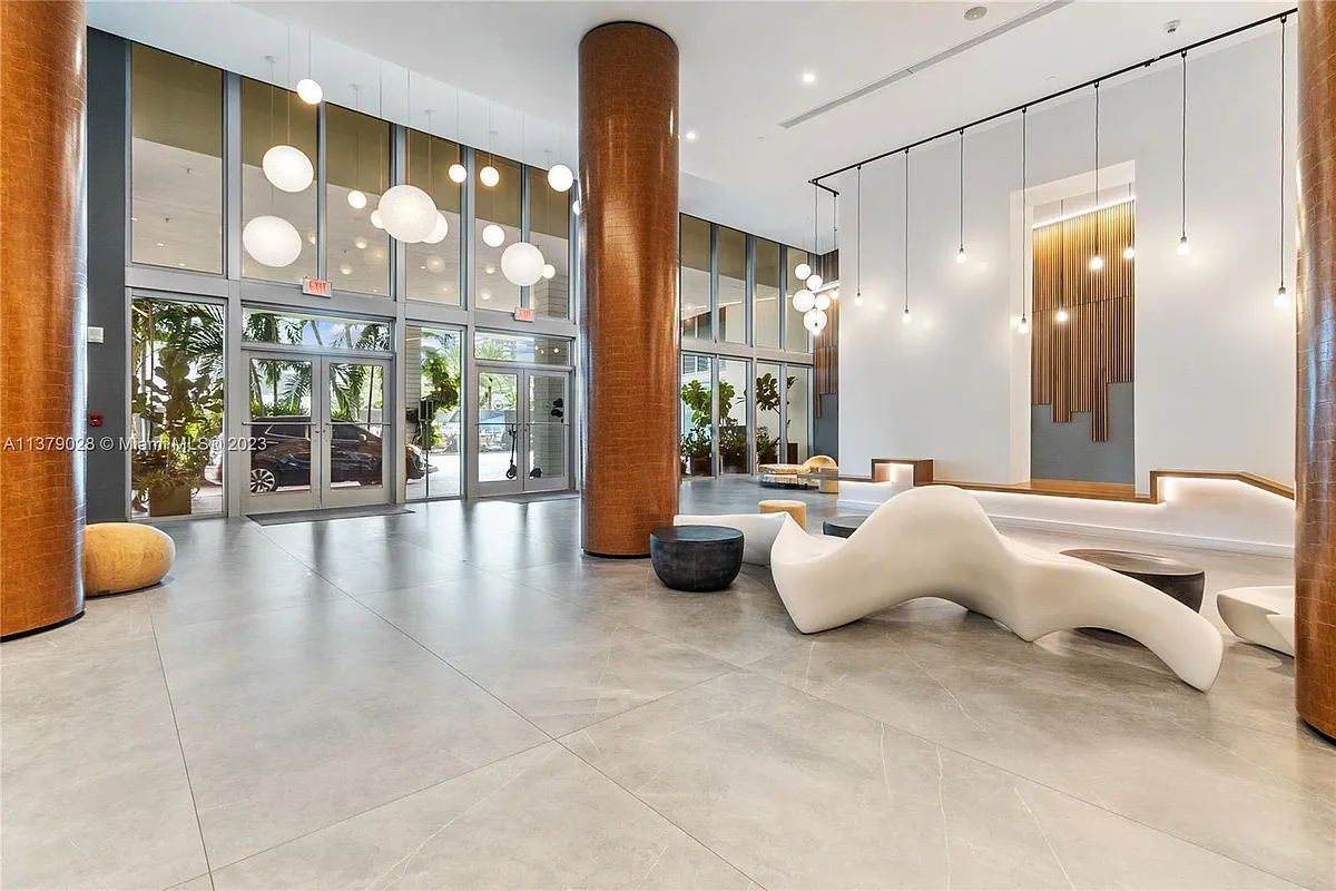 Building Photo - 350 S Miami Ave #L-13
