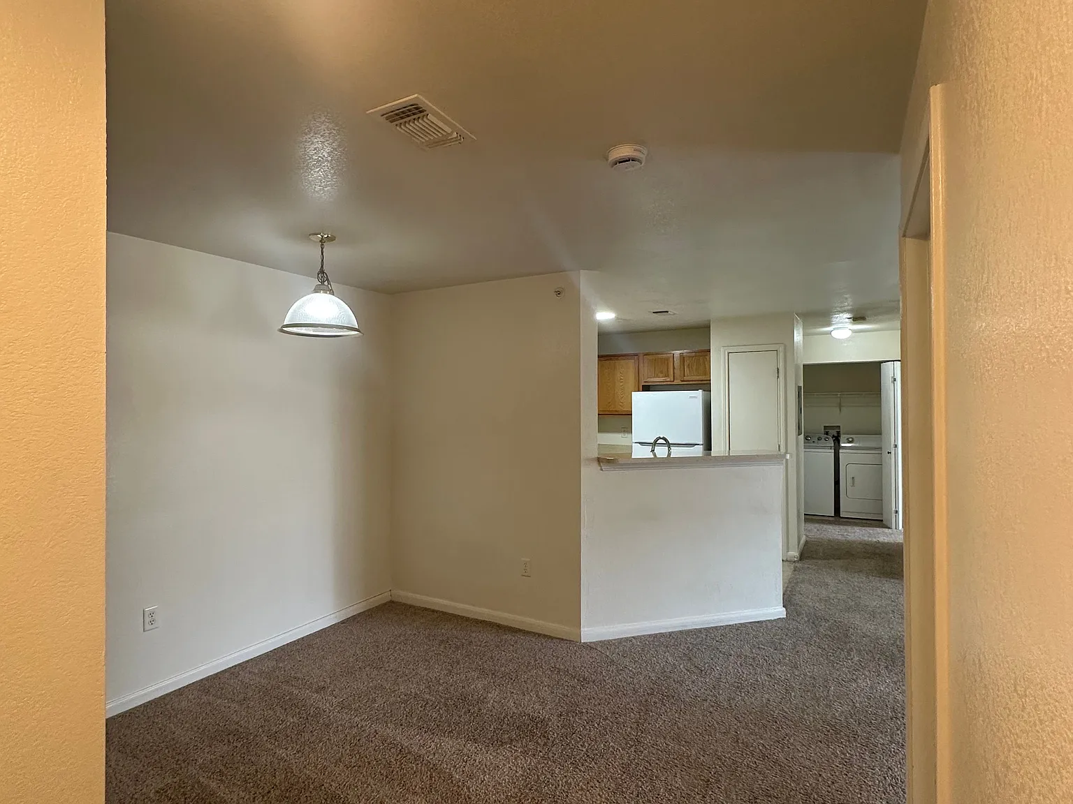 2 bed, 954 sqft, $1,550 — Photo 2