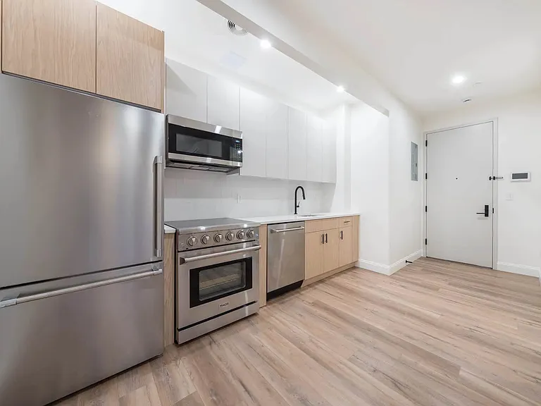 270 Sullivan Pl #6F — Photo 4