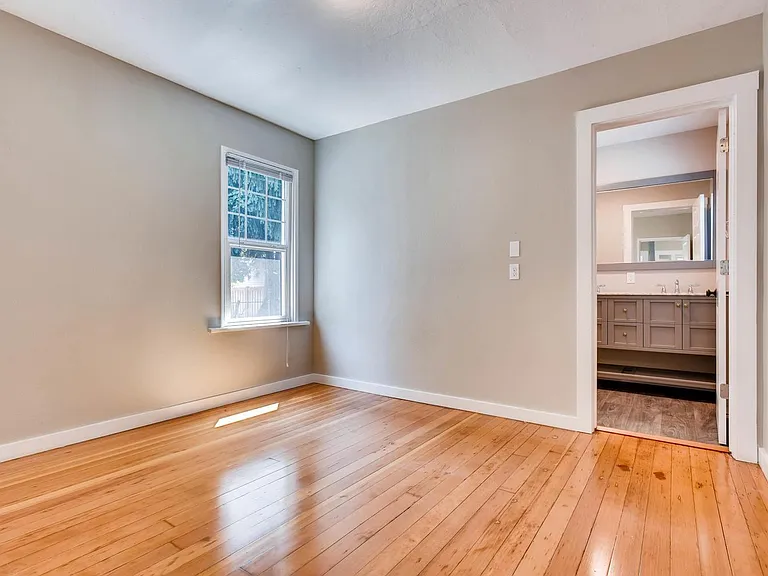 2104 NE Flanders St — Photo 3