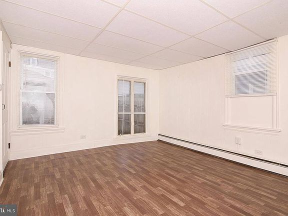 4th image of 923 Guilford St