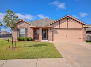 913 Redwood Creek Dr, Yukon, OK 73099