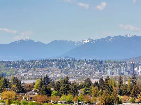 13308 Central Ave #1805, Surrey, BC V3T 0M4