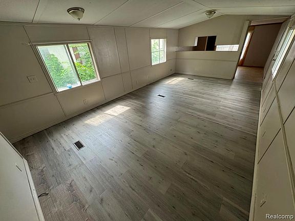 5th image of 926 Hill St Lot 18
