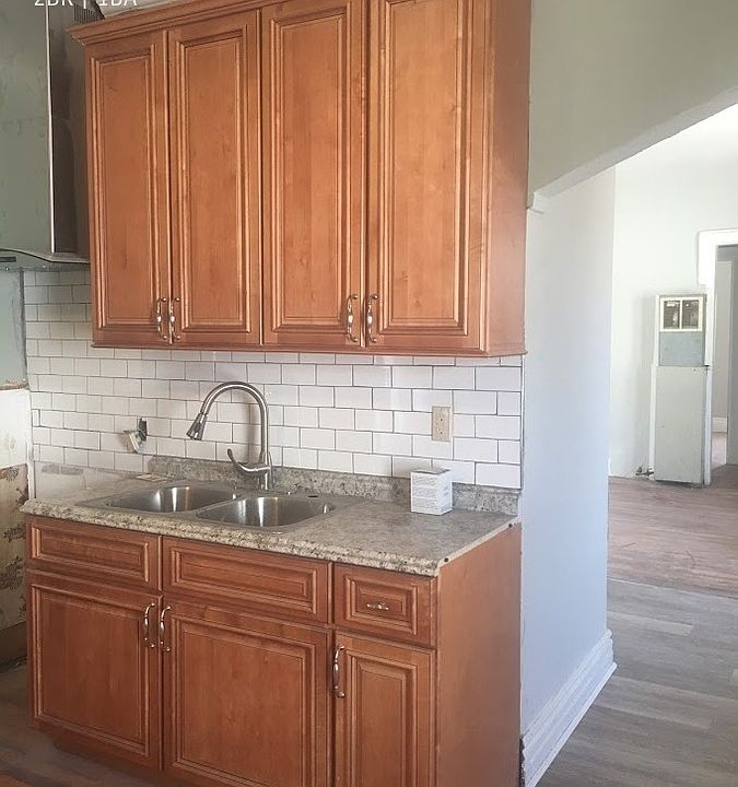 1st image of 878 Niagara St #5
