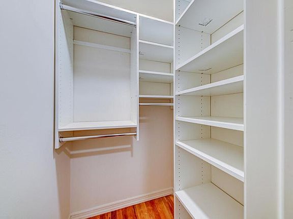 5th image of 31 Soundview Dr #2D