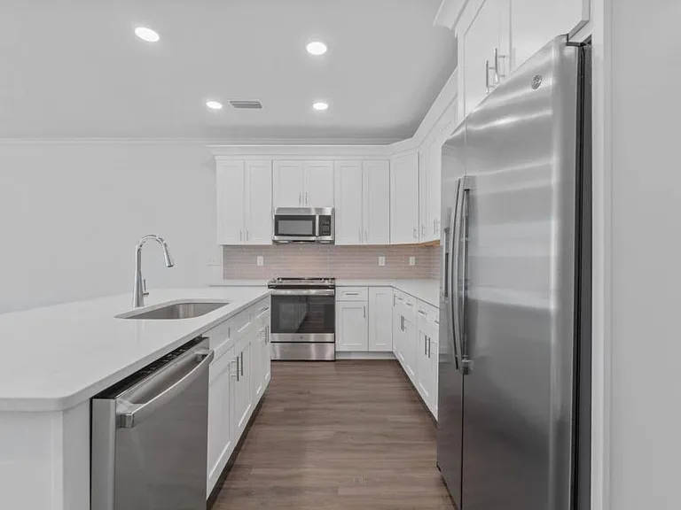 513 Hill Ln — Photo 8