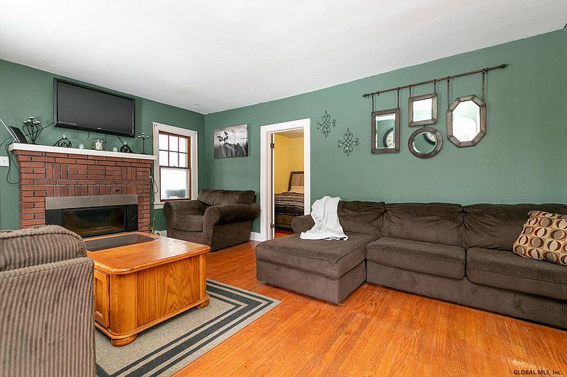 3rd image of 1635 SPRING AV