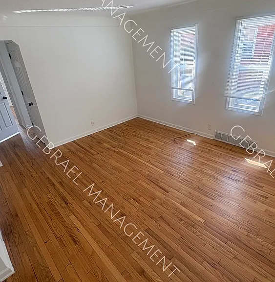 17690 Hoover — Photo 6