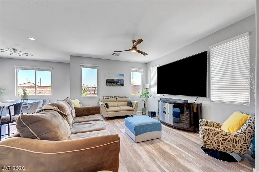 3 bed, 2.5 bath, 1965 sqft, $2,200 — Photo 4