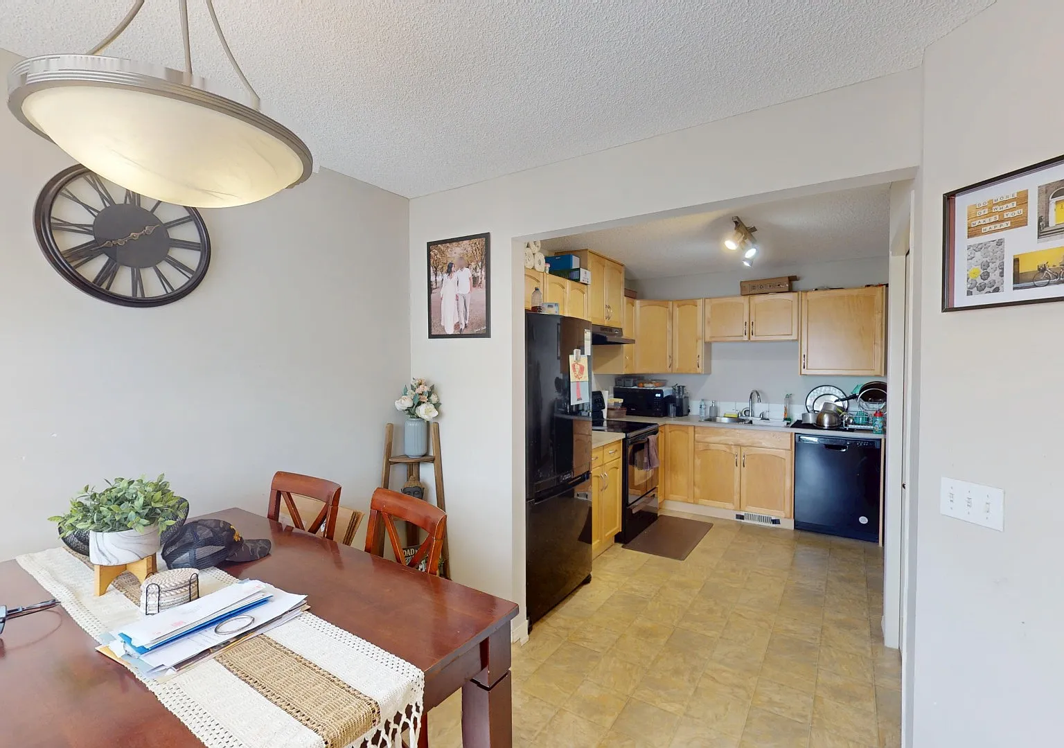 87 Saddlebrook Point Northeast — Photo 3