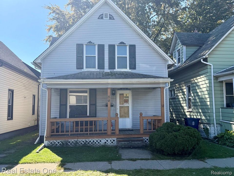 56 E Henry St, photo 2