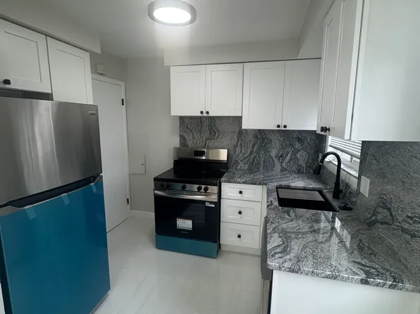 251-253 E Forteen Mile Rd, Birmingham, MI 48009