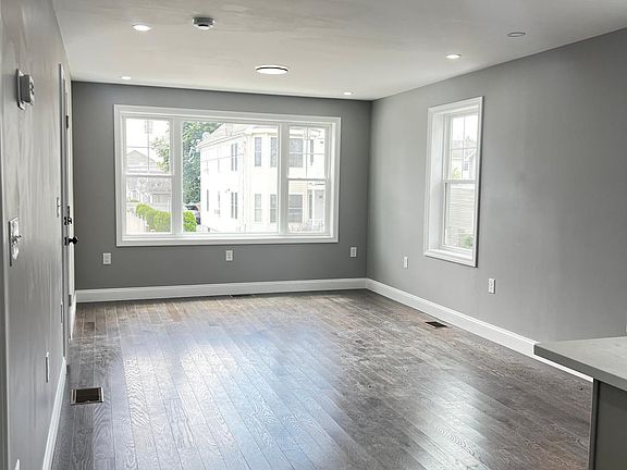 4th image of 731 Potters Ave #2