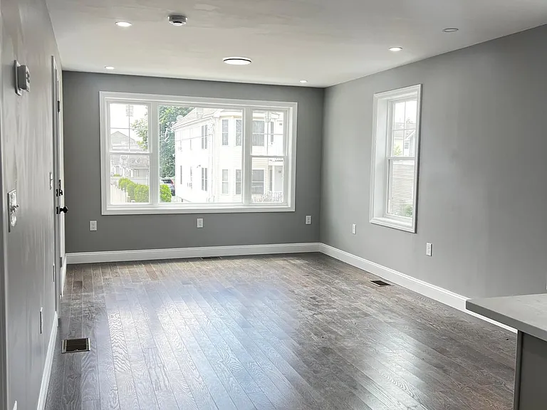 731 Potters Ave #2 — Photo 4