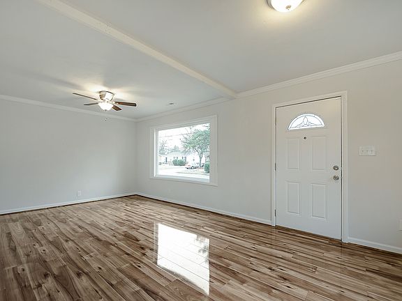 2nd image of 118 Wilson St