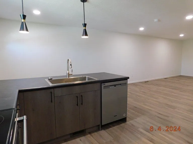 220 S Sycamore St — Photo 7