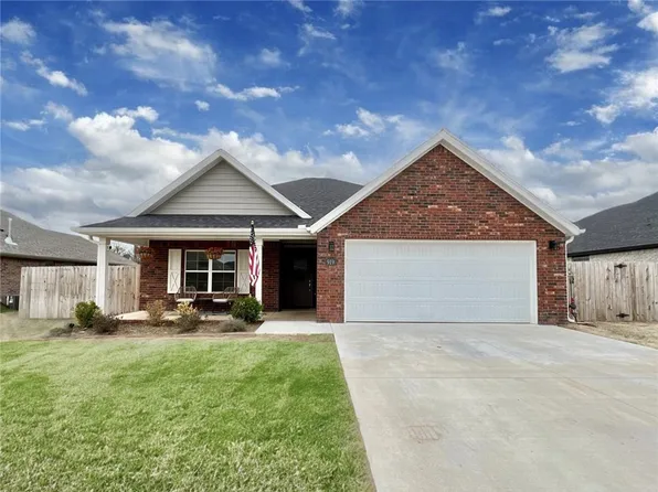 919 Hampton St, Springdale, AR 72762