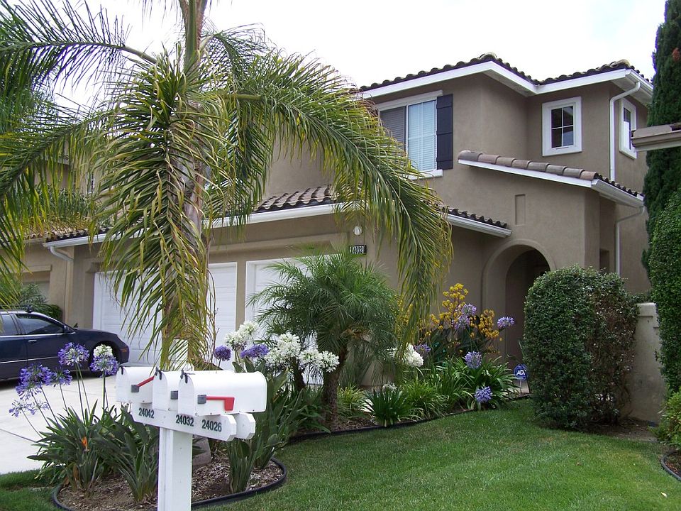 Front, note 3 car garage