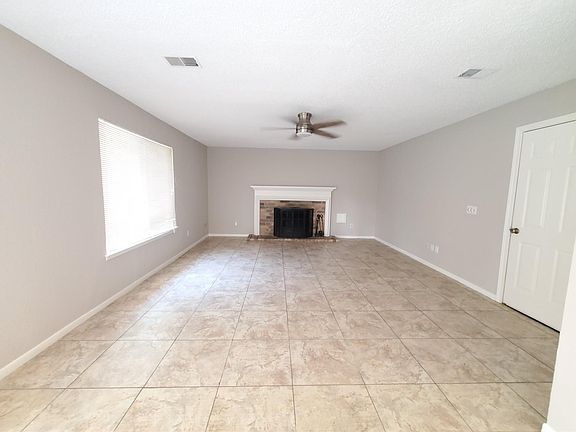 3rd image of 3323 Green Fields Dr