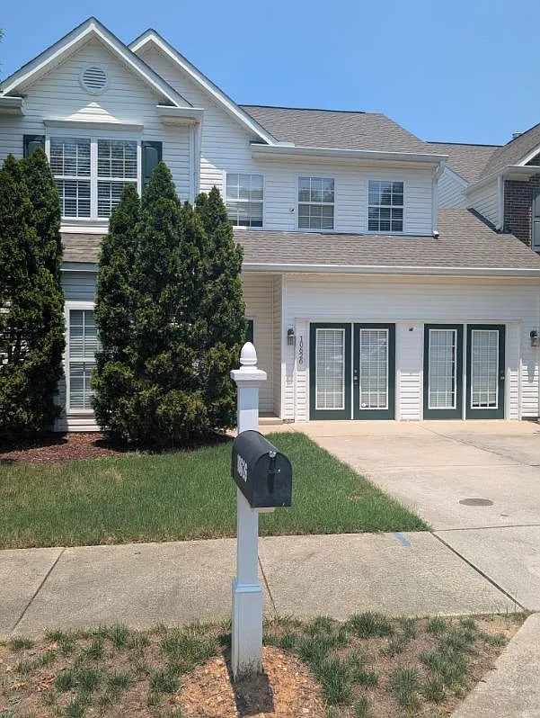 3 bed, 2.5 bath, 2004 sqft, $1,945 — Photo 1
