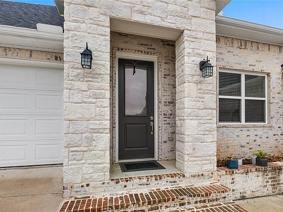 2nd image of 602 Ashley Cir