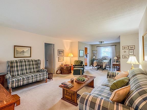 5th image of 609 Portland Dr
