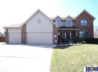 9209 Foxen Cir, Lincoln, NE 68526