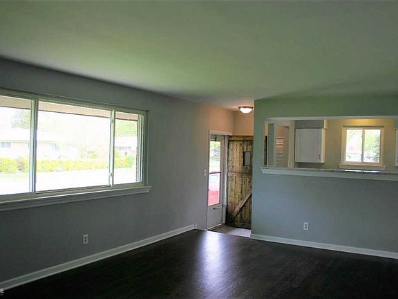 5th image of 44215 Donley Dr