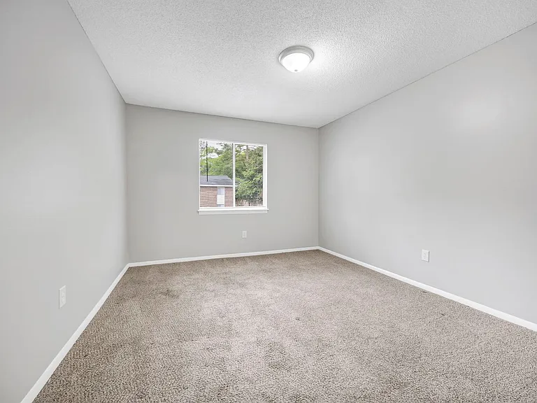 Landmark Woods Apartment Homes — Photo 32