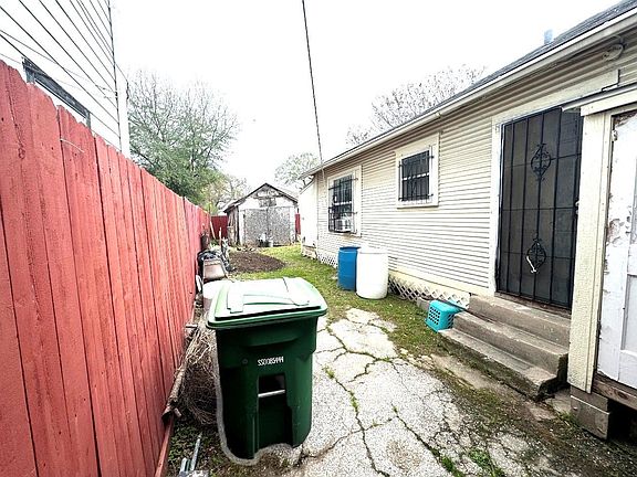 5th image of 1716 Everett St