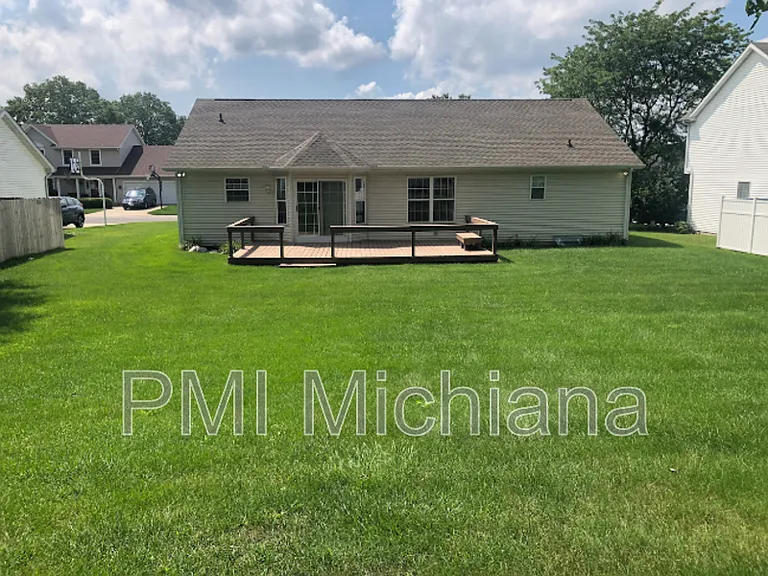 51880 Courtland Dr E — Photo 18