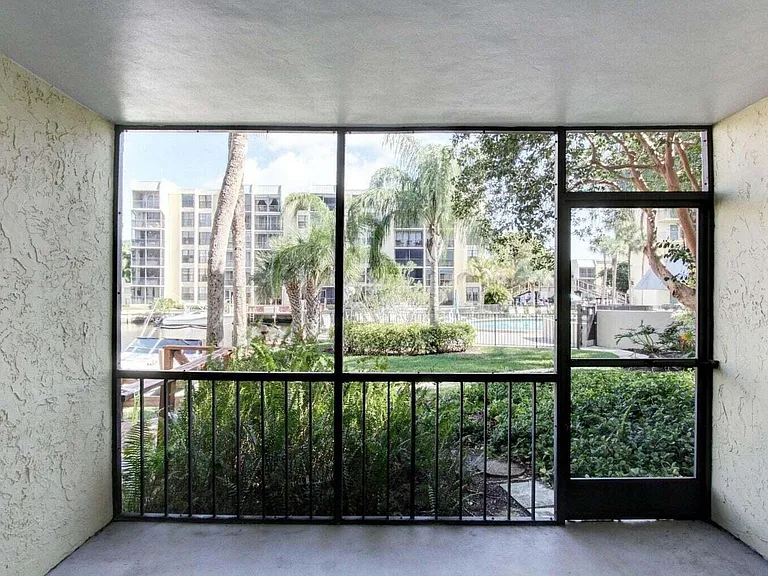 11 Royal Palm Way #1040 — Photo 6