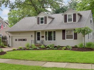 26606 Osborn Rd, Bay Village, OH 44140