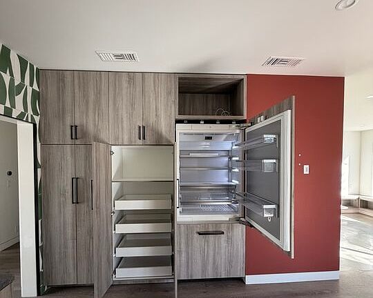 4th image of 4517 Cleland Ave
