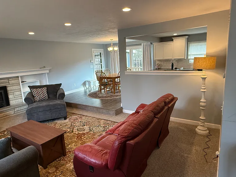 Open floor plan to see into the dinning area and kitchen