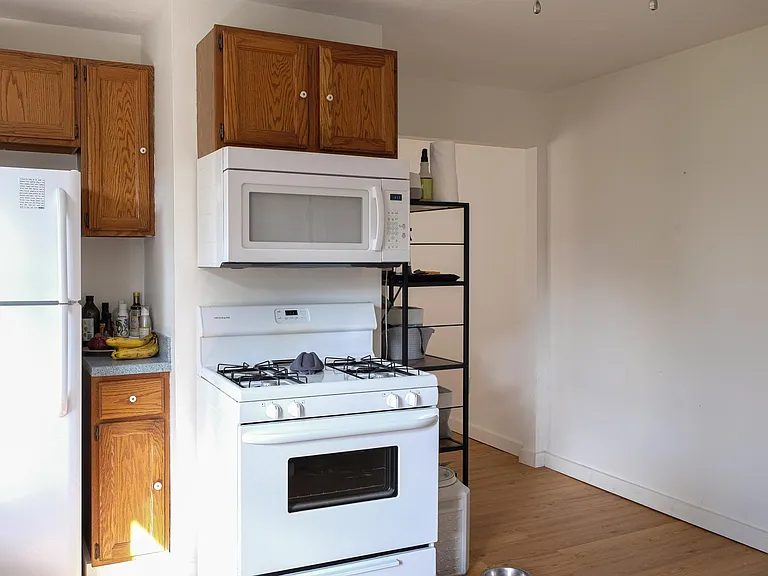 46 Summerhill Ave #3 — Photo 11