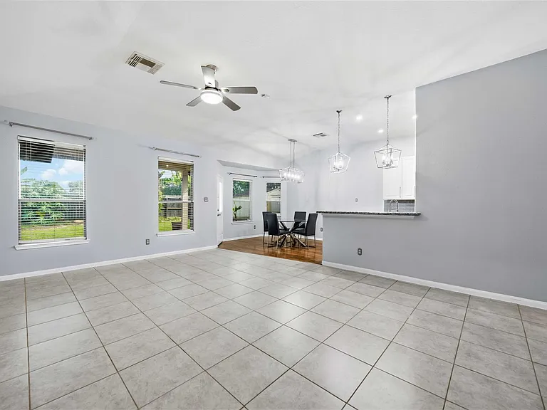 1029 Riverwood Dr — Photo 7