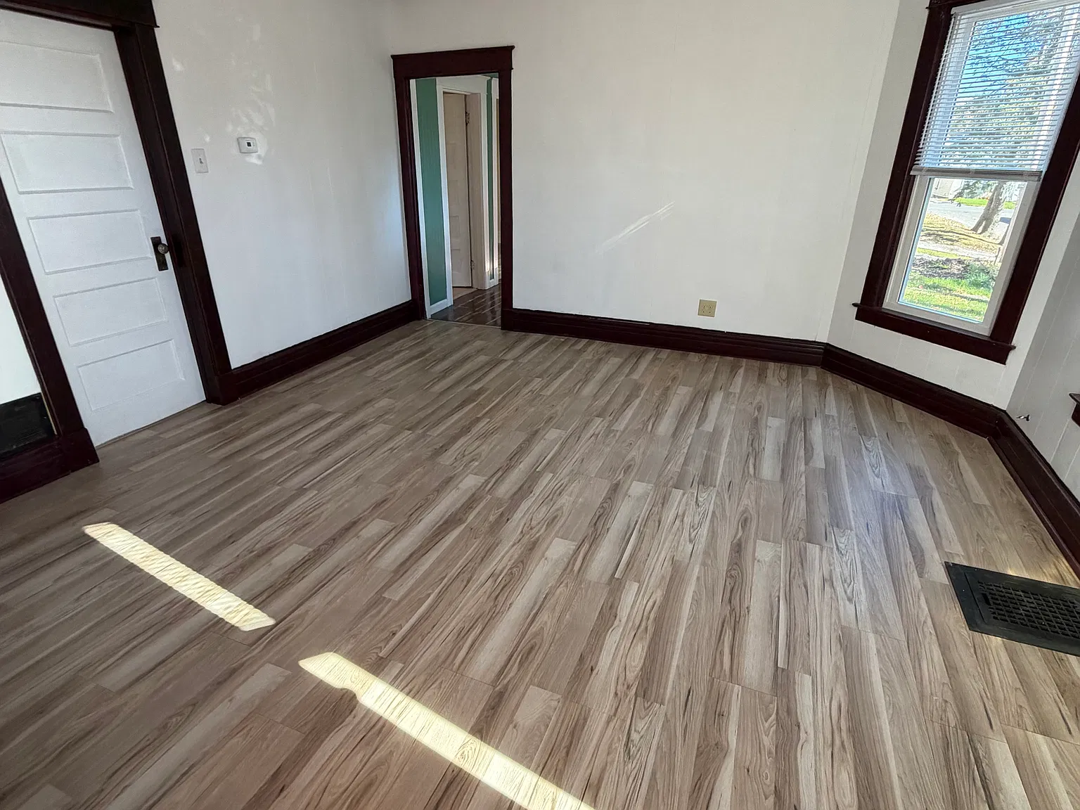 3 bed, $1,400 — Photo 4