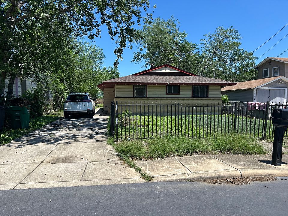 Gated- 2 vehicles fit behind locked gate