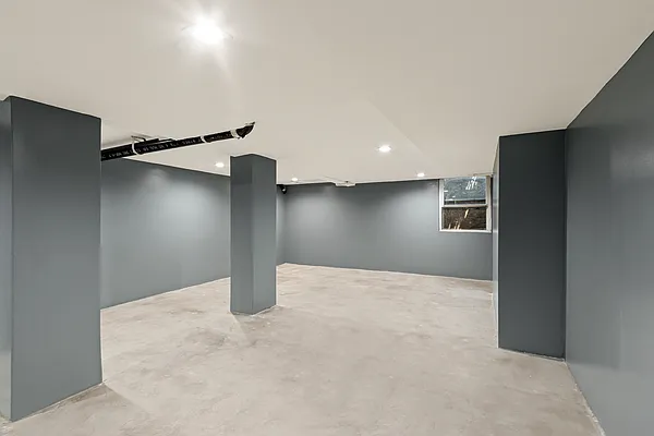 Rented by Compass | media 9