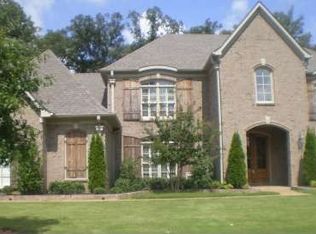 1004 E Old Hearthstone Cir, Collierville, TN 38017